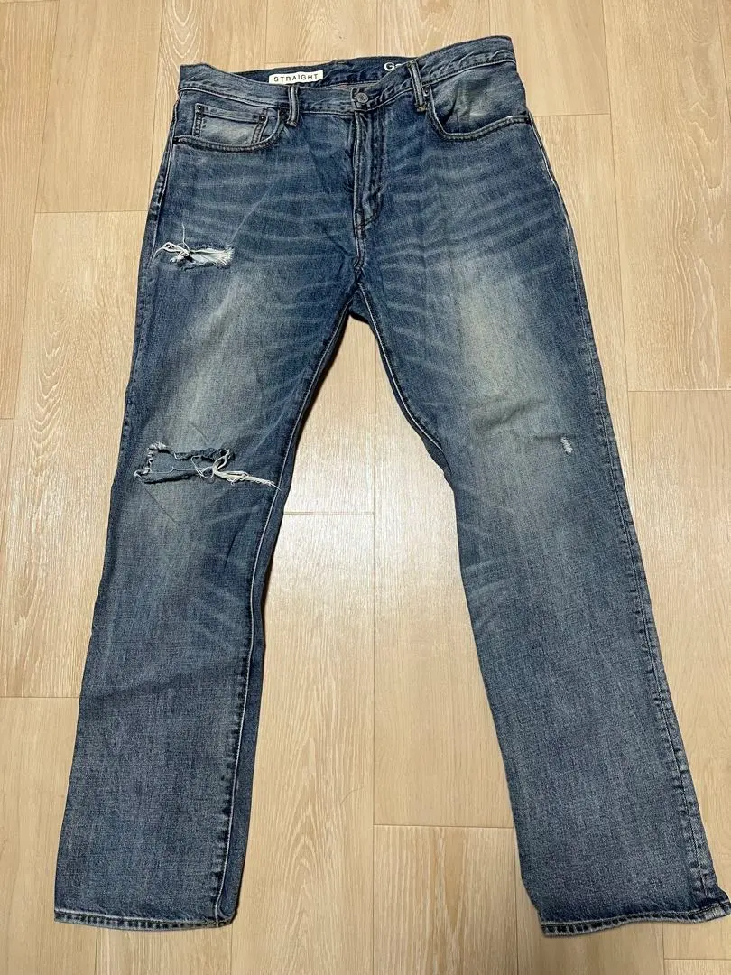 ストレートデニム ダークブルー ダメージあり　GAP