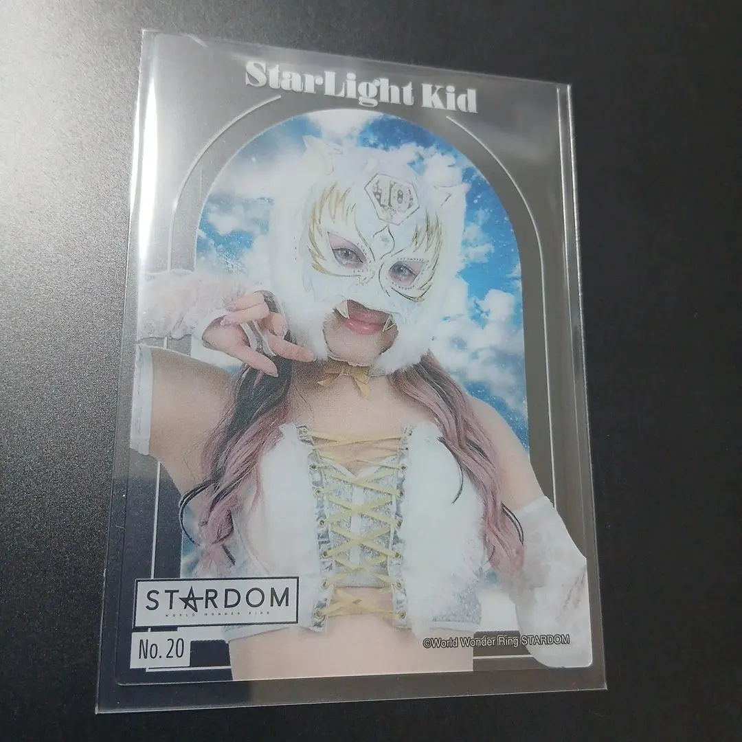 STARDOMスターダムトレーディングカードコレクションクリアスタライトキッド。