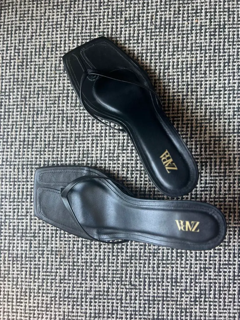 ZARA ハイヒールレザートゥソングサンダル