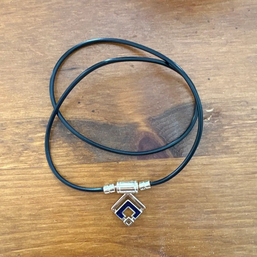 シンプルロゴモチーフ アクセサリー