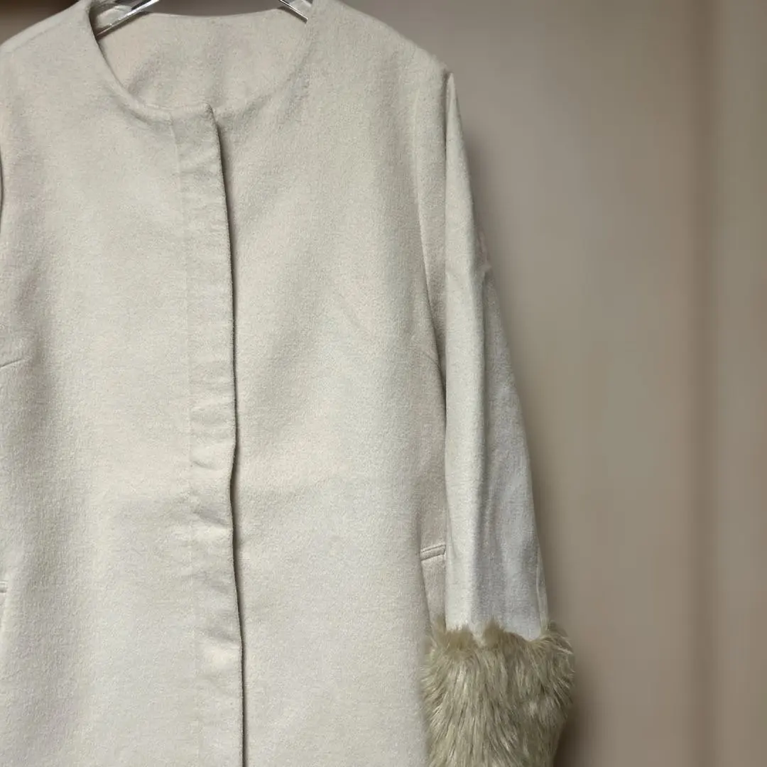 GU M サイズ　フェイクファー付 ノーカラーコート　上品アウター