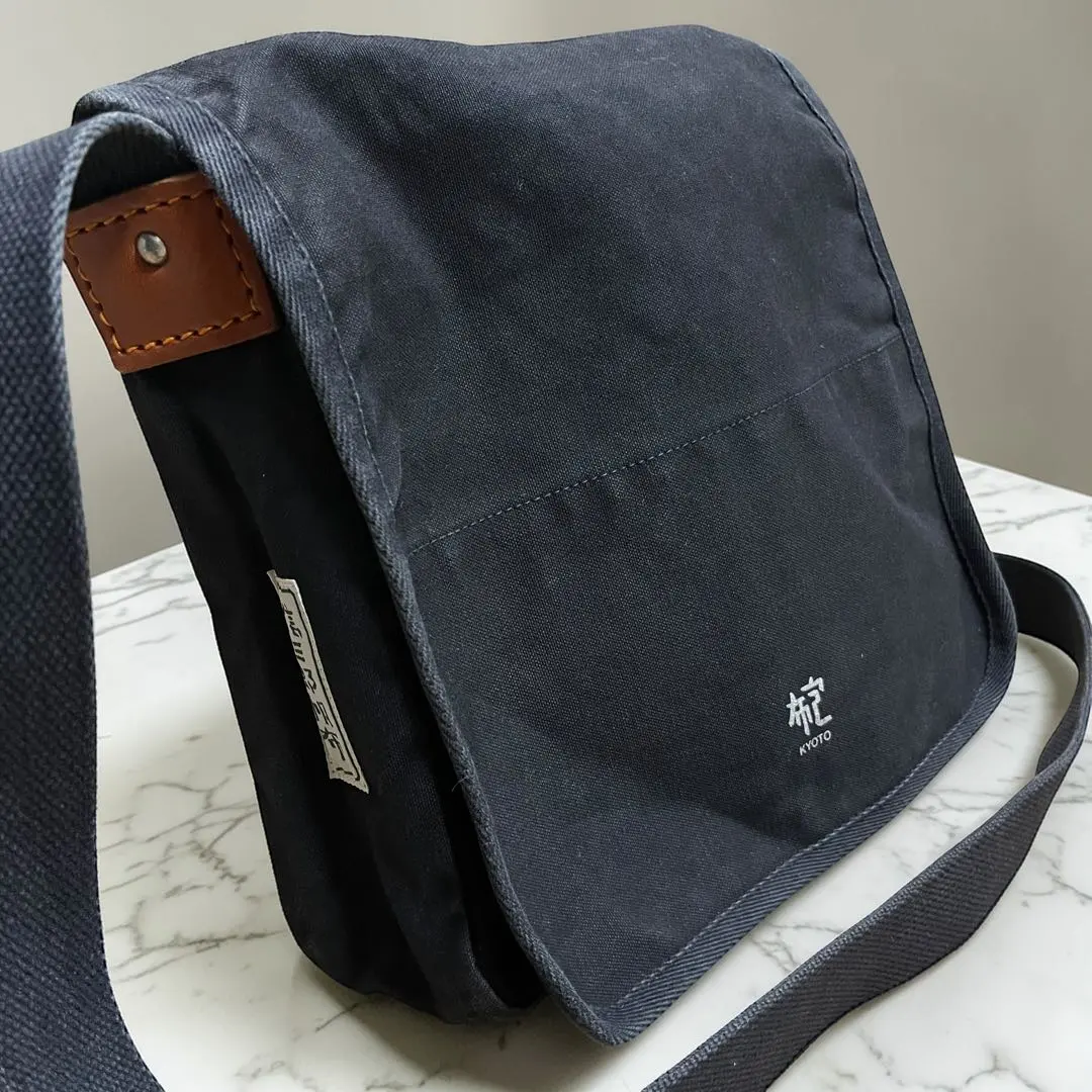 信三郎帆布 ショルダーバッグ 黒 KYOTO 鞄 ロゴ 漢字 レザー 本革