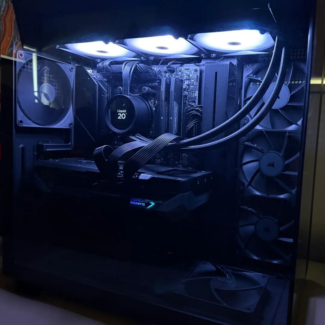 AMD Radeon RX 9070 XT ゲーミングデスクトップ